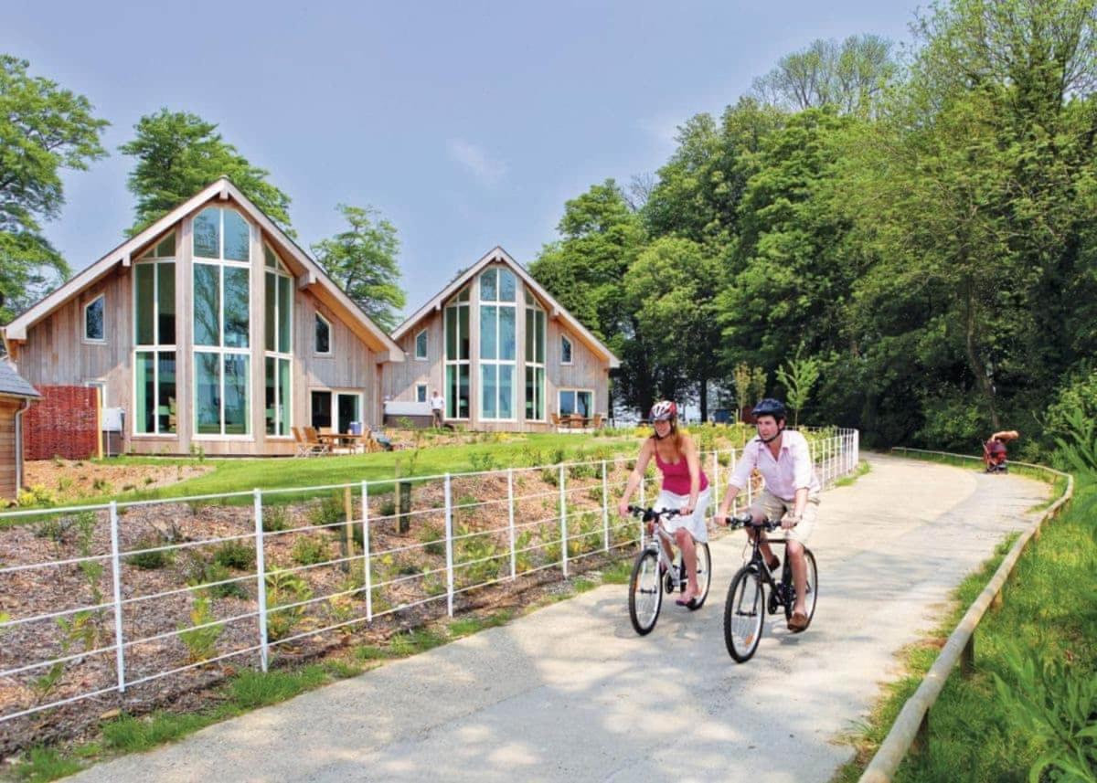 Swandown Lodges Chard Exterior foto